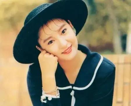 长相妩媚却情史干净的五位女星,不算特别惊艳却能红的五位女星