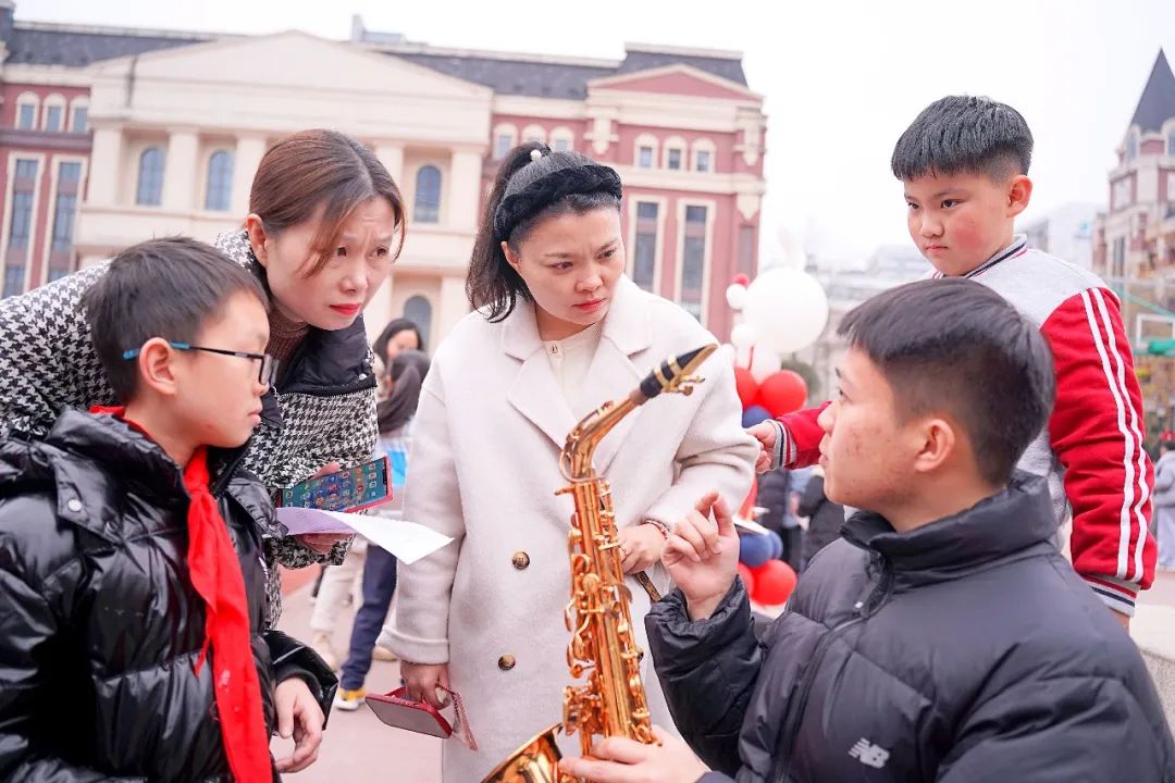 家长参观学校对学校的赞赏,蓝港外国语学校活动