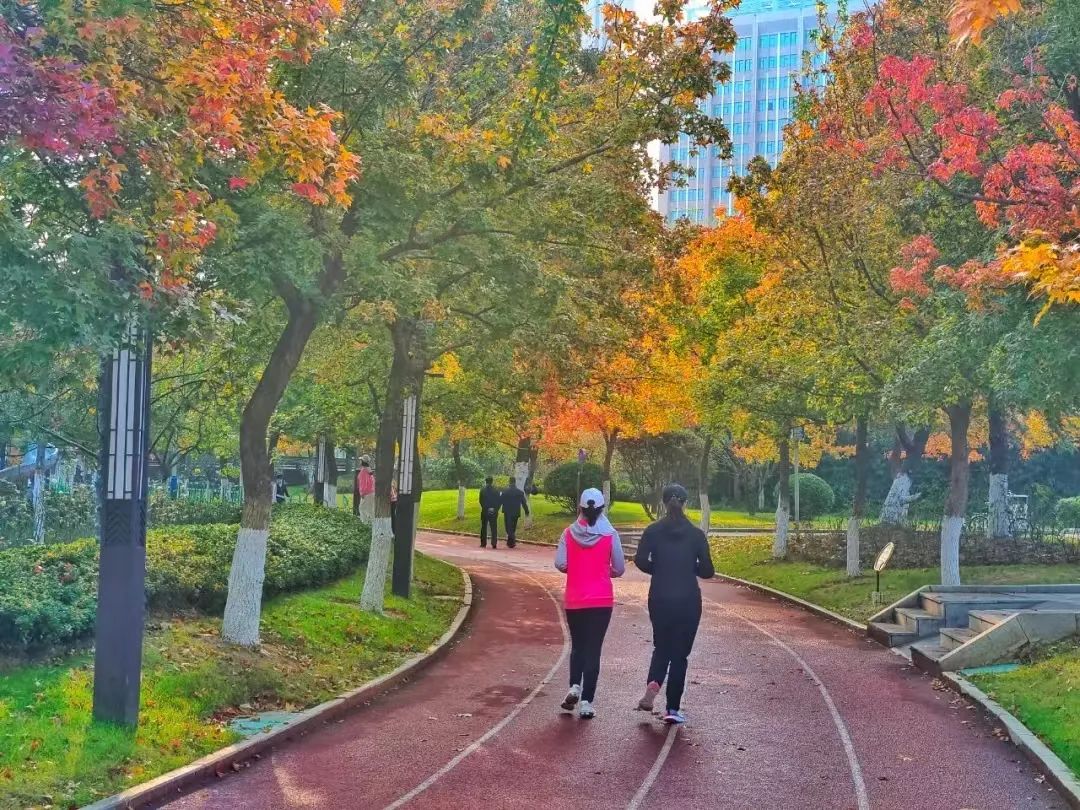 杩欐潯璺彲浠ヤ竴鐩磋蛋涓嬪幓,浠庢鍙互鍝佸皾浜洪棿鐑熺伀