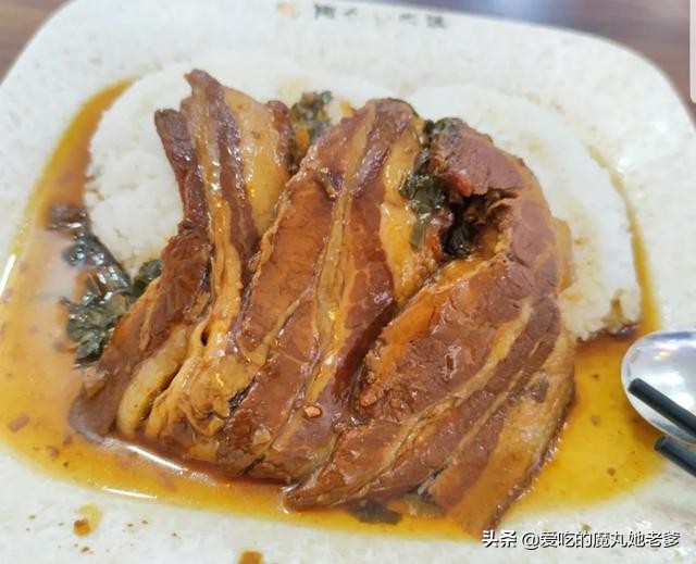 大连的哥午饭聚集地，仅凭3种盖浇饭火了十几年！小贵但真香