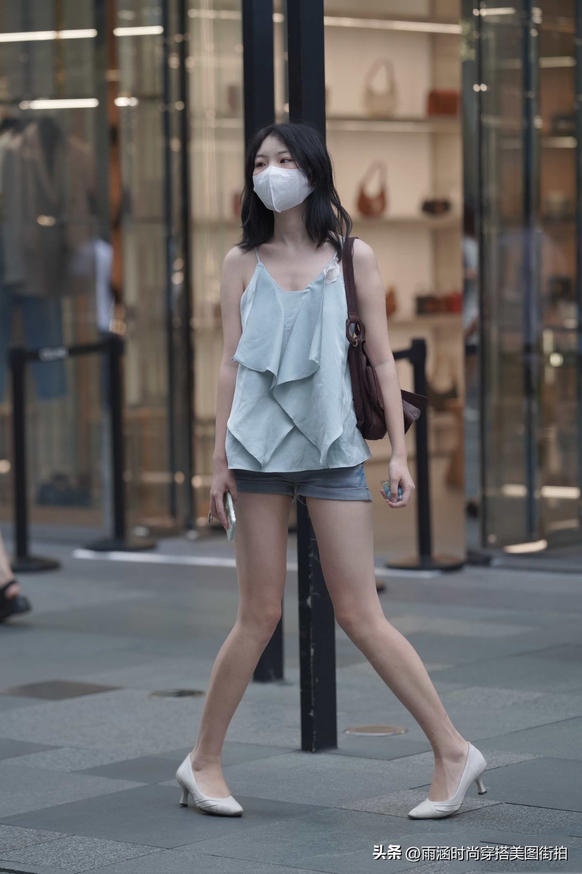 牛仔短裤时尚穿搭街拍,三里屯牛仔短裤穿搭街拍