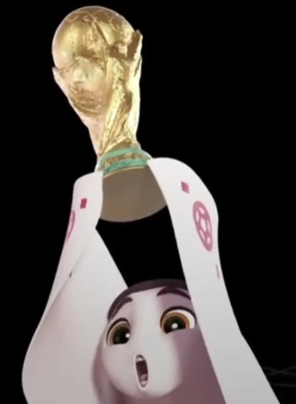 揽着吉祥看世界杯