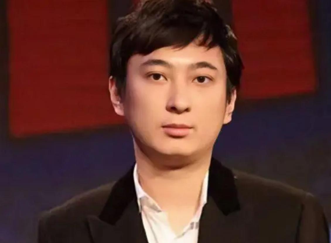 王思聪无缝衔接又换新欢？奢牌店狂买礼物讨欢心，女方撞脸孙一宁