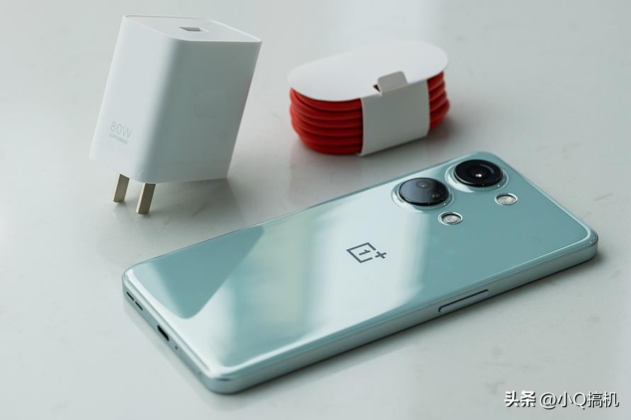 2K价位性价比排名第1，16+512GB大容量仅2799元，性能跑分超100万