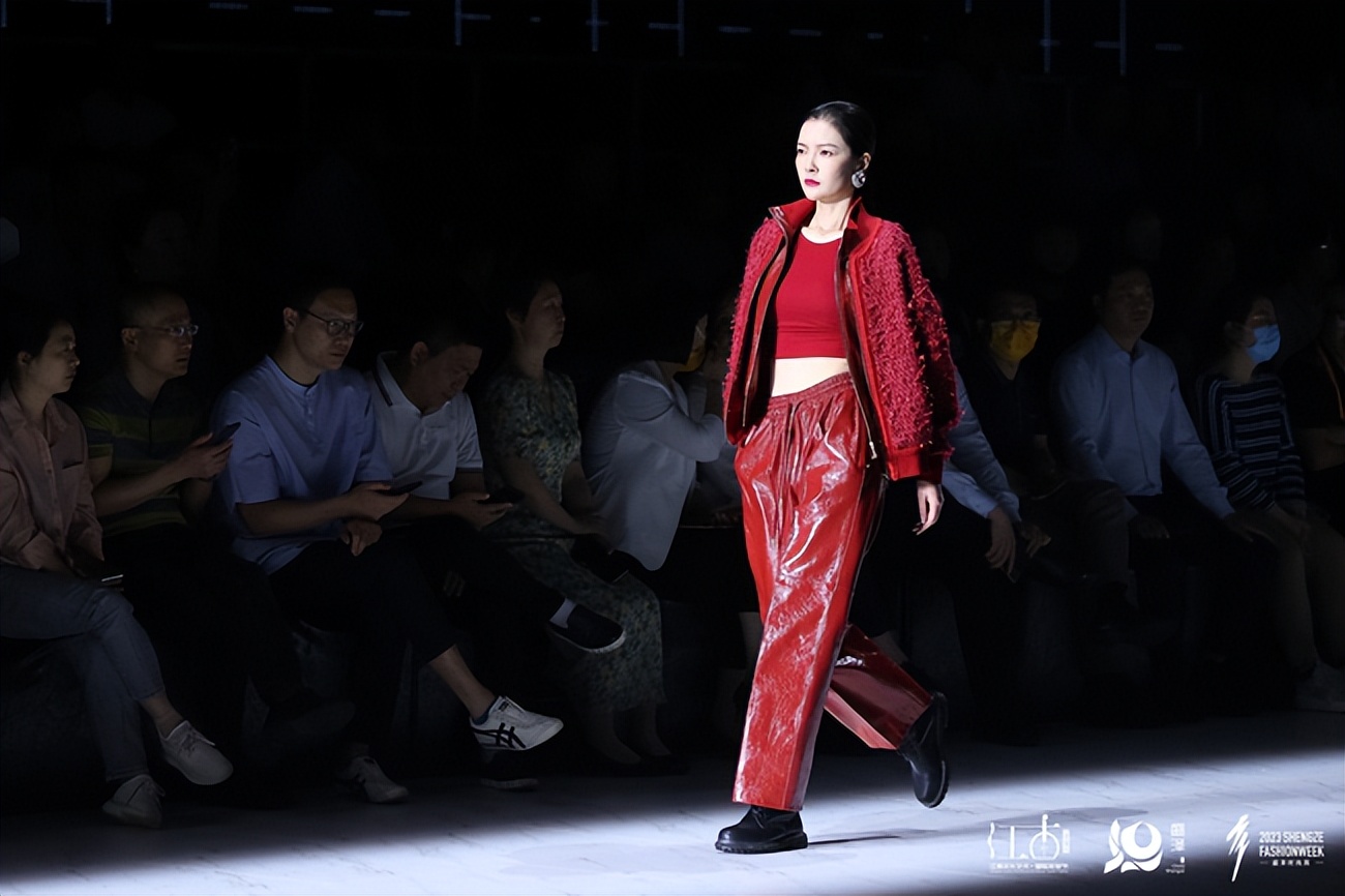 盛泽柳絮荷衣服饰坊,盛泽女装新款