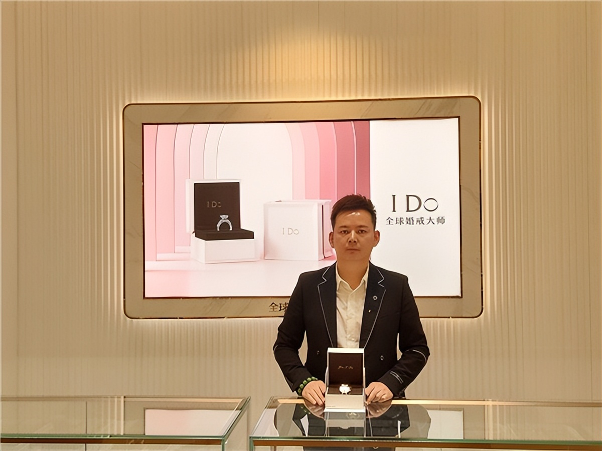 热烈祝贺IDo埃菲尔铁塔高端腕表入驻西安赛格国际购物中心店