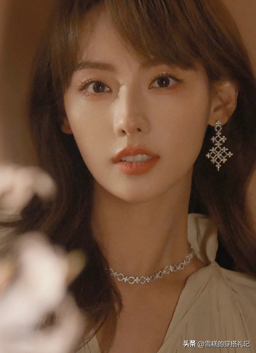 上尖下宽小脸脸型适合什么发型,脸型长的方圆脸适合什么发型