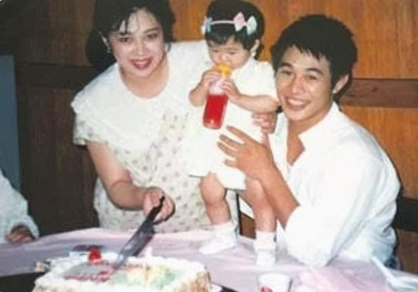 李连杰和黄秋燕的女儿今何在,李连杰谈黄秋燕和利智