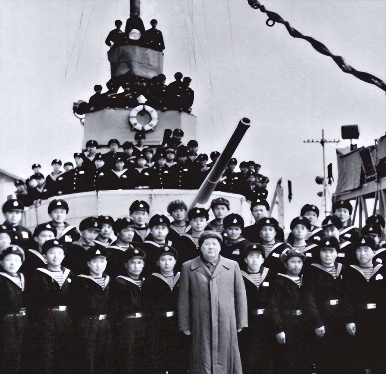 起义将领嫌解放军文化低不肯配合，毛主席问：你们是国民*党**员吧？