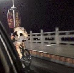 坐高铁遇到旁边老阿姨脱鞋,坐高铁遇到旁边阿姨脱鞋