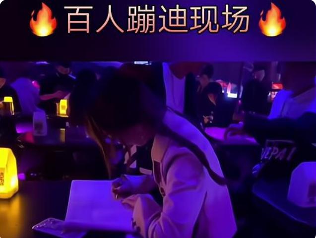 高三学生带全班蹦迪,高三学生去蹦迪