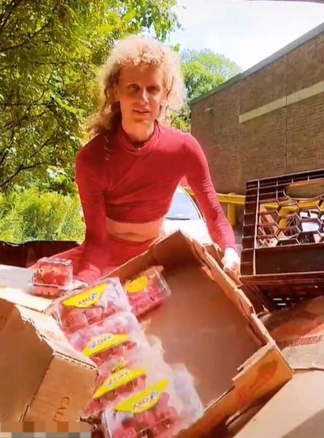 美国网红连续10年翻垃圾箱找吃的：车厘子用盆装，还有菲力牛排