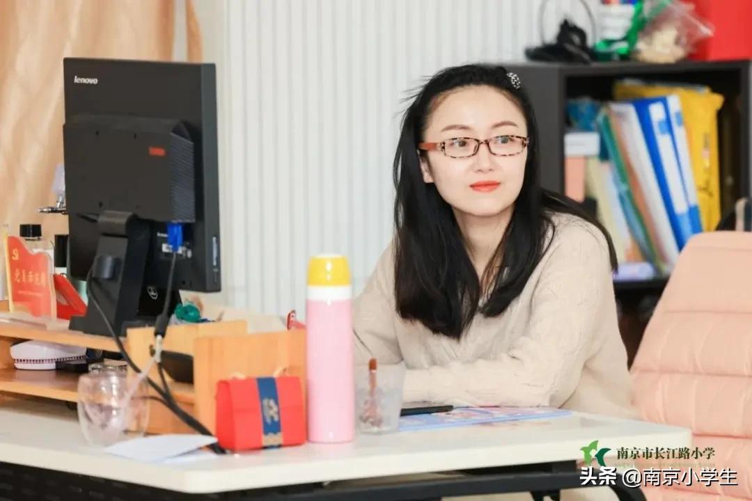 南京市长江路小学一年级开展“畅畅笑笑”乐评园活动