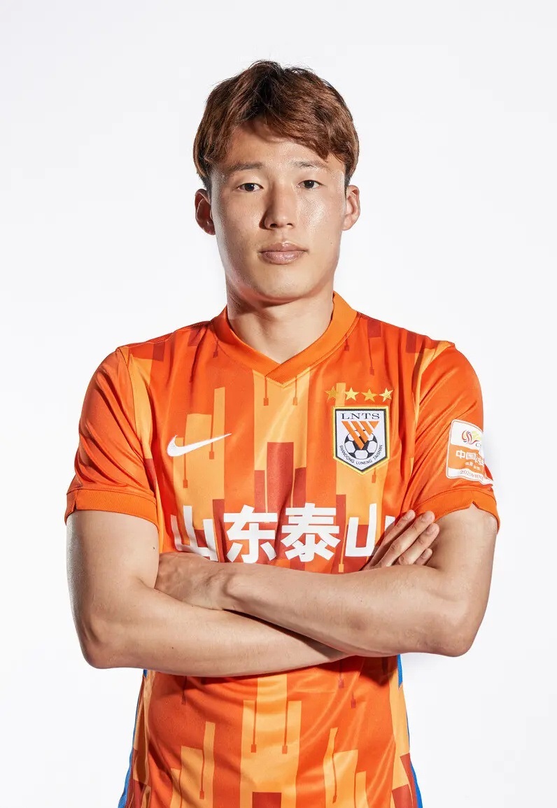 出逃未成！大牌外援在登机口被捕，父母承认罪行，外交部最新回应