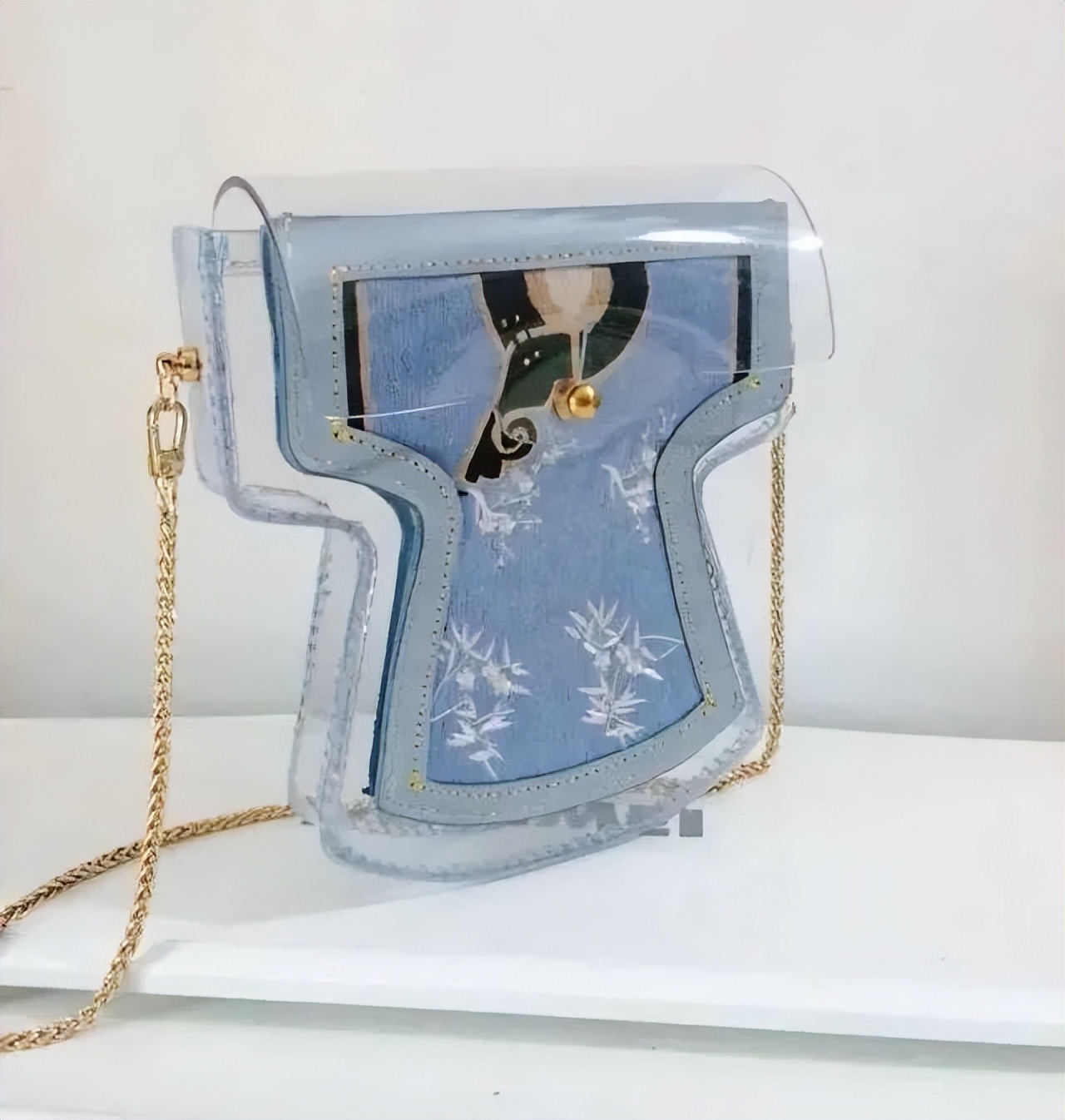 这个什么都装不了的包，凭什么卖到破亿？