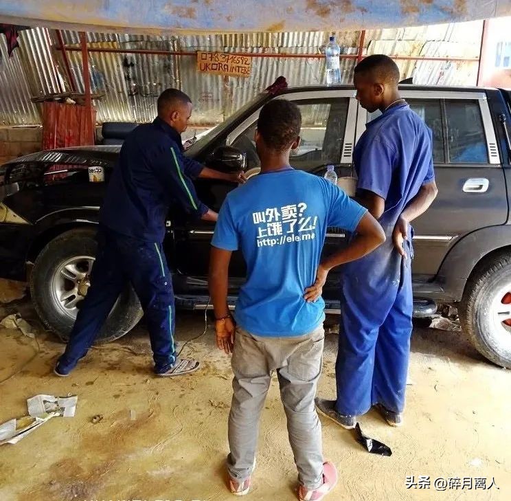 你扔掉二手衣服，决定非洲的街头潮流，2600万吨旧衣的商机