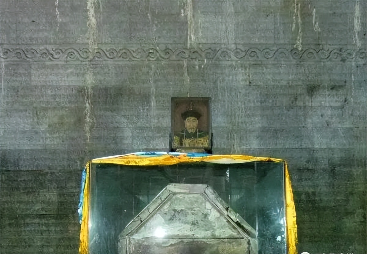 北京男子花9万买件破袈裟,2005年男子花9万买破袈裟