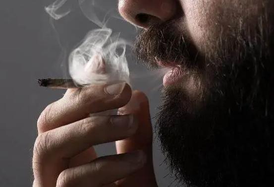 7种香烟被列入黑名单你还在吸吗,这三种香烟最好别碰已列入黑名单