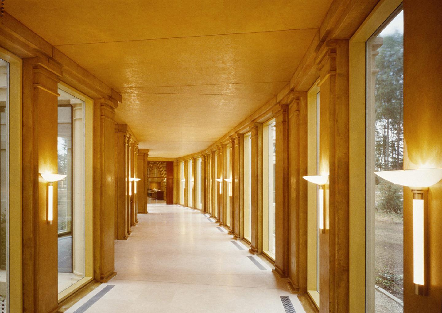 扔向俄罗斯的“金融*弹核**”SWIFT，它的总部是座怎样的建筑？