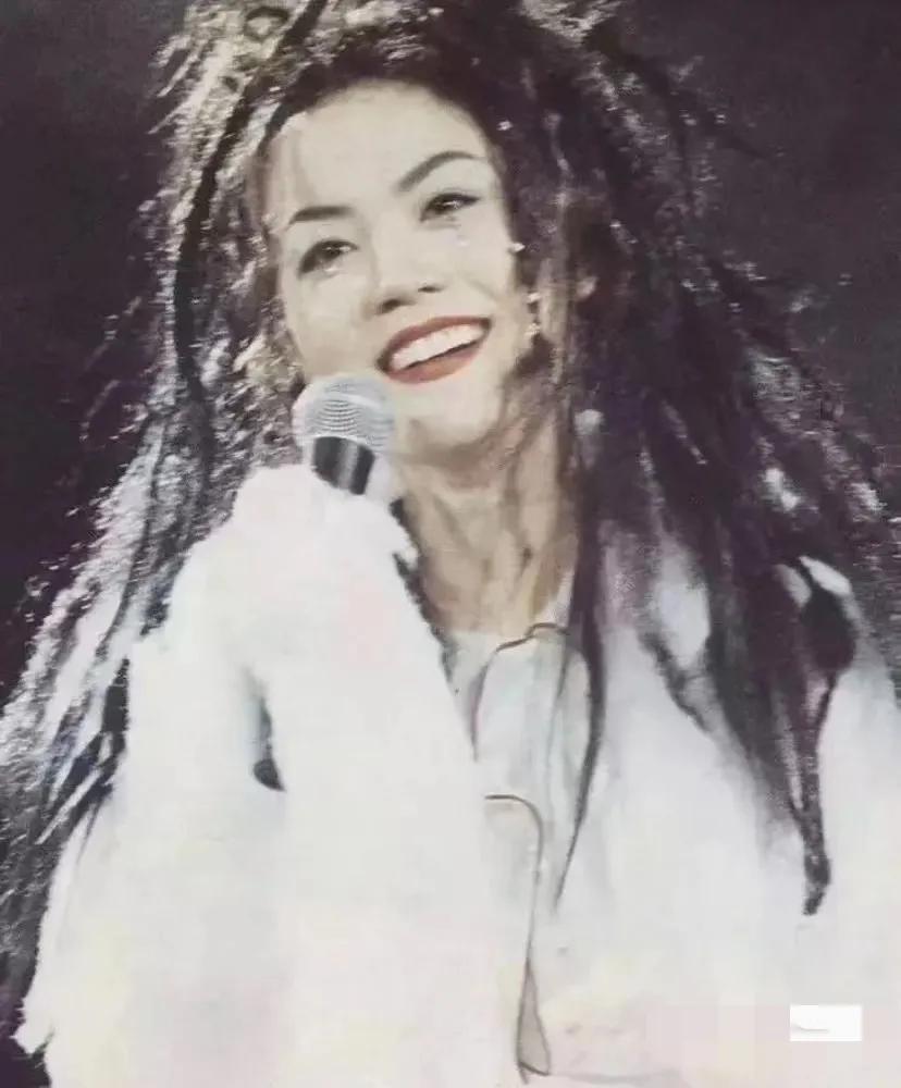 “时尚天后菲，比西太后马吉拉还牛B！”