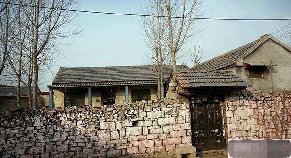 农村俗语墙上加墙家败人亡啥意思,俗话说墙倒众人推