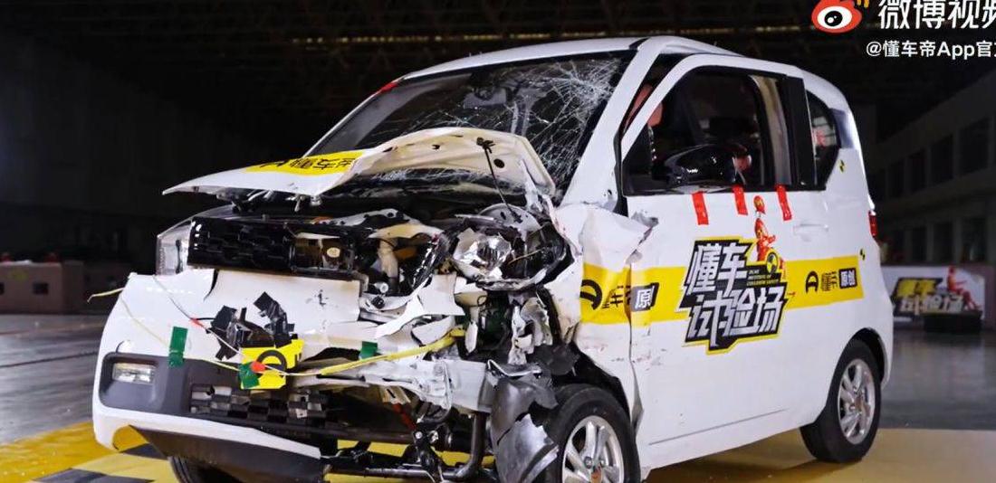 开车时方向盘不自动回正有影响吗,开车中方向盘突然打不动怎么处理