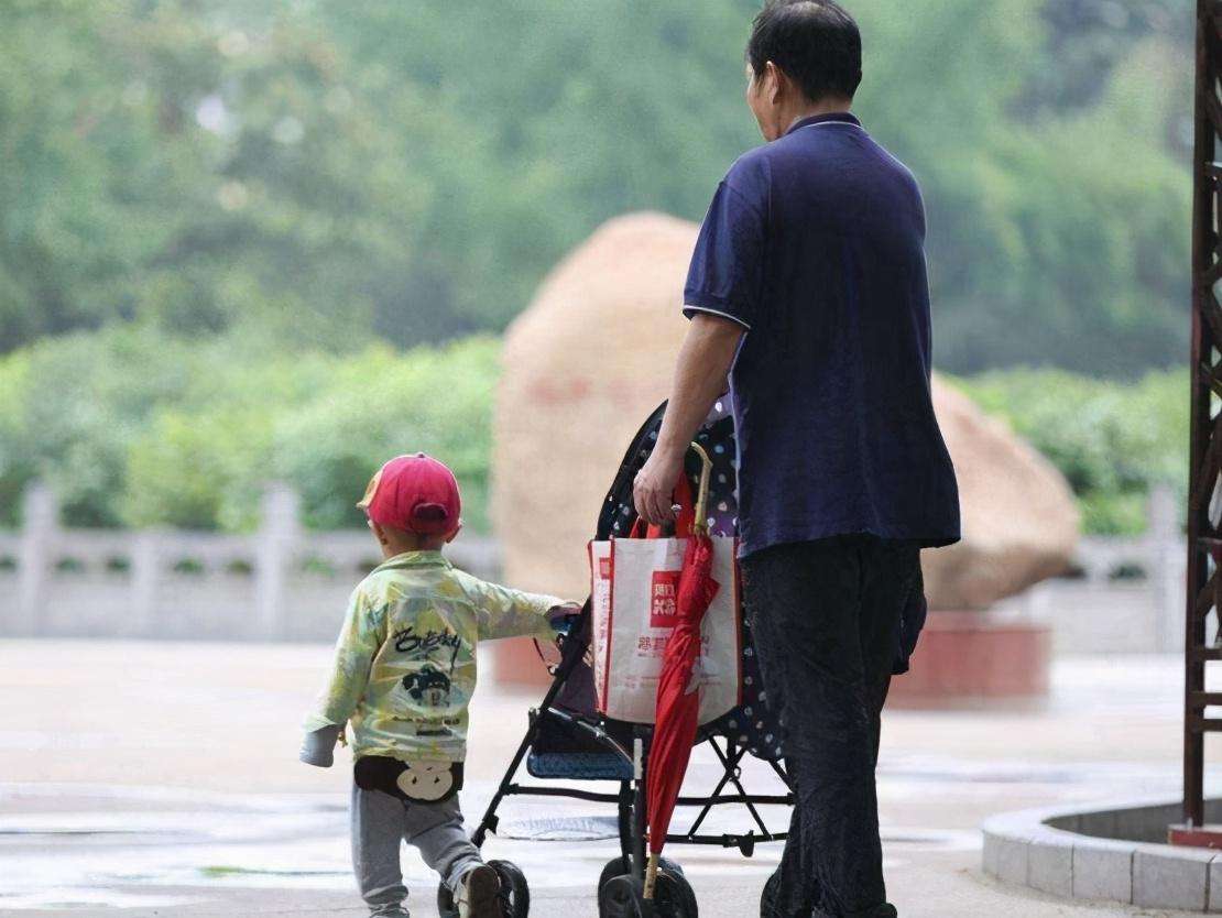 儿童性格内向如何引导社交,三岁宝宝性格内向如何变外向