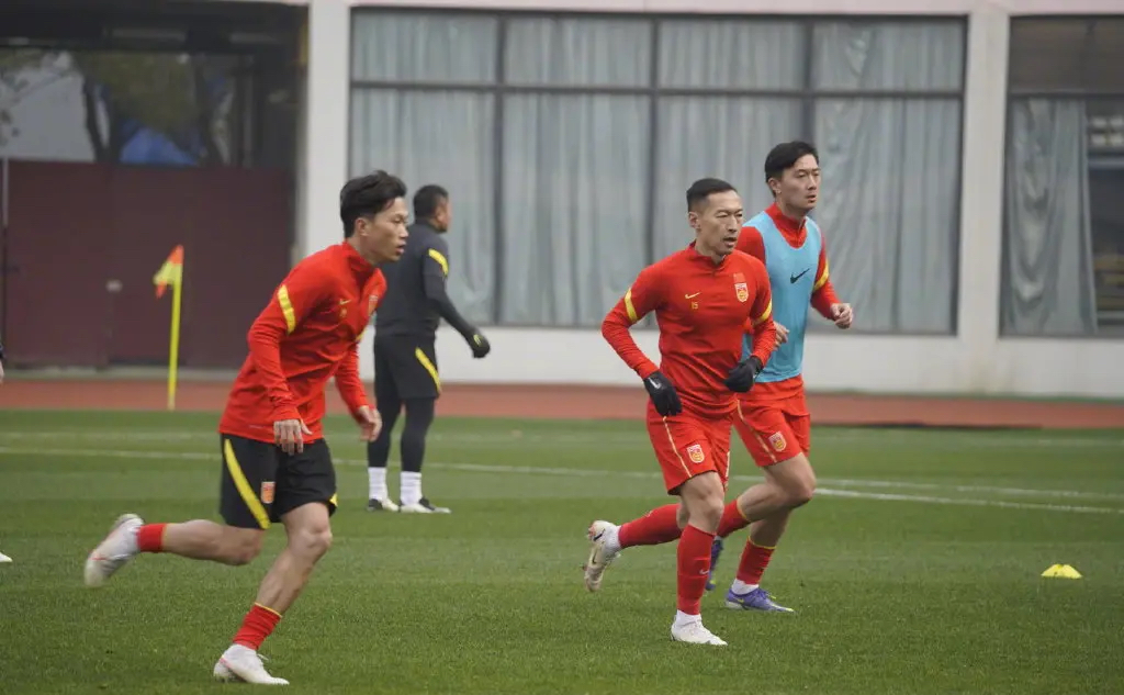 国足1比3越南李霄鹏发言,国足1比3不敌越南李霄鹏