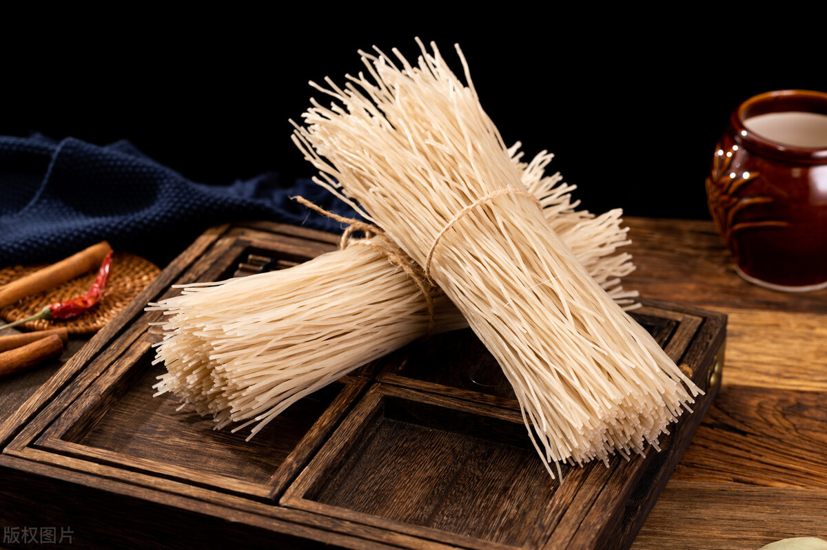 怎么辨别真假红薯粉条,粉条用打火机烧能辨别真假吗