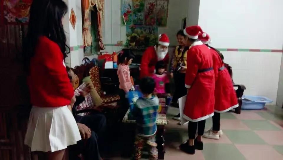 9岁儿子卖萌说：妈沐，你就送我们一个礼物嘛