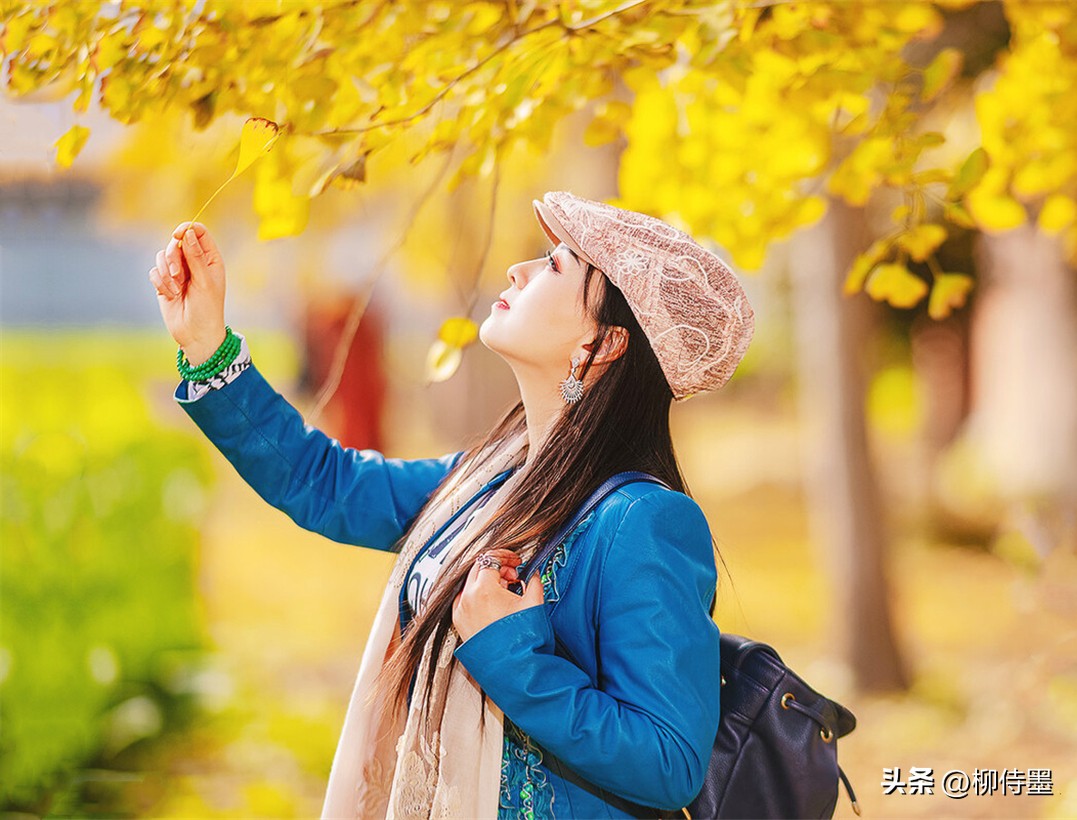 异域风情丝巾拍照姿势大全,如何搭配丝巾拍照姿势好看