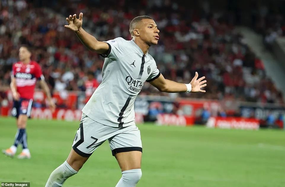 黑人球星控诉遭亲哥和发小密谋绑架，亲哥反口曝他用巫术诅咒对手