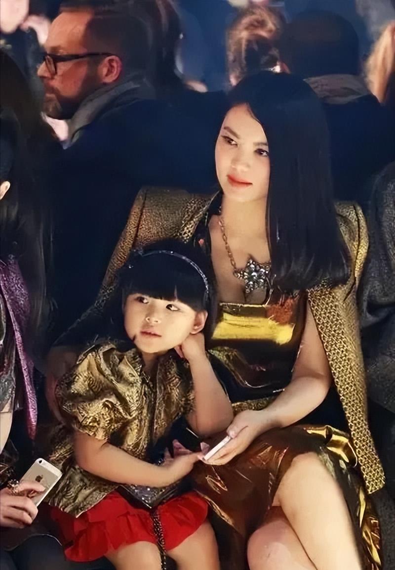 胡军妻子晒10岁儿子康康近照,胡军晒儿子康康近照图文