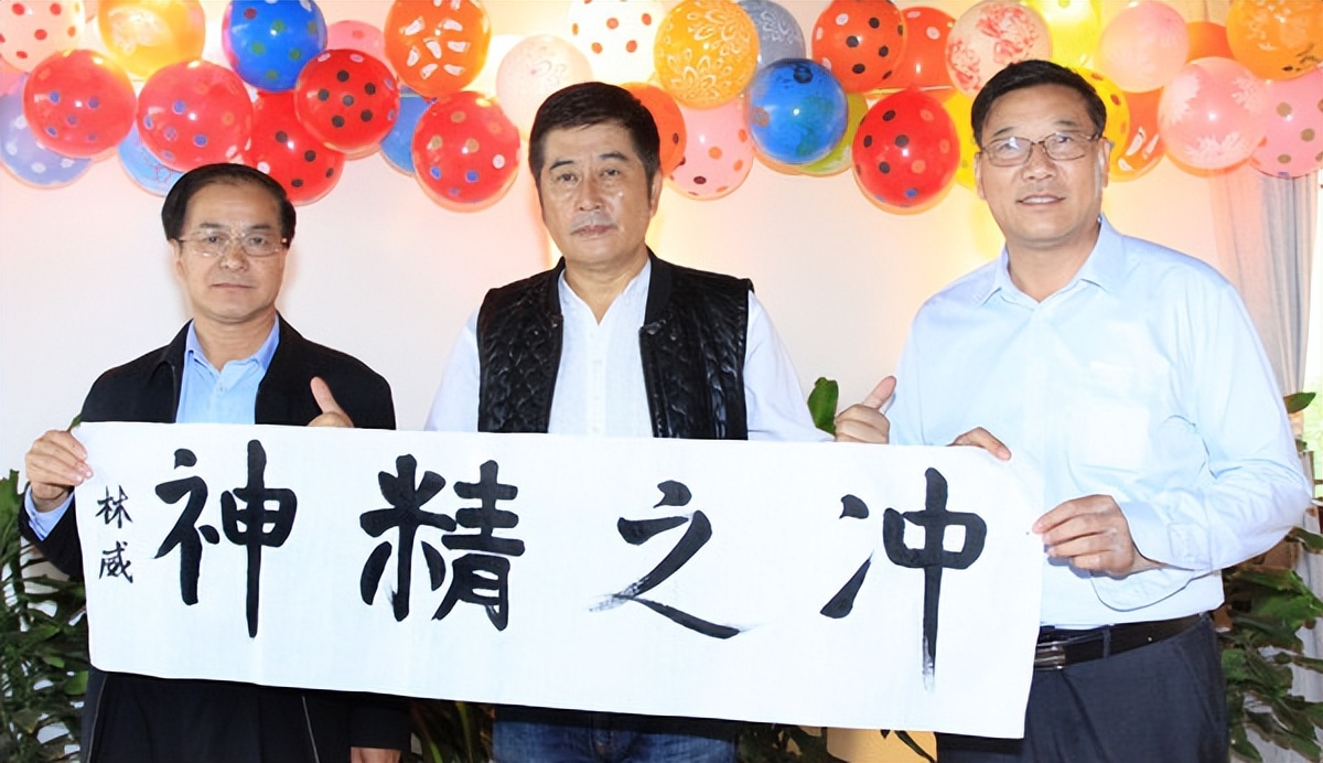 年轻和成龙、周星驰演戏，老了隐居河北农村，68的林威活的太飒了