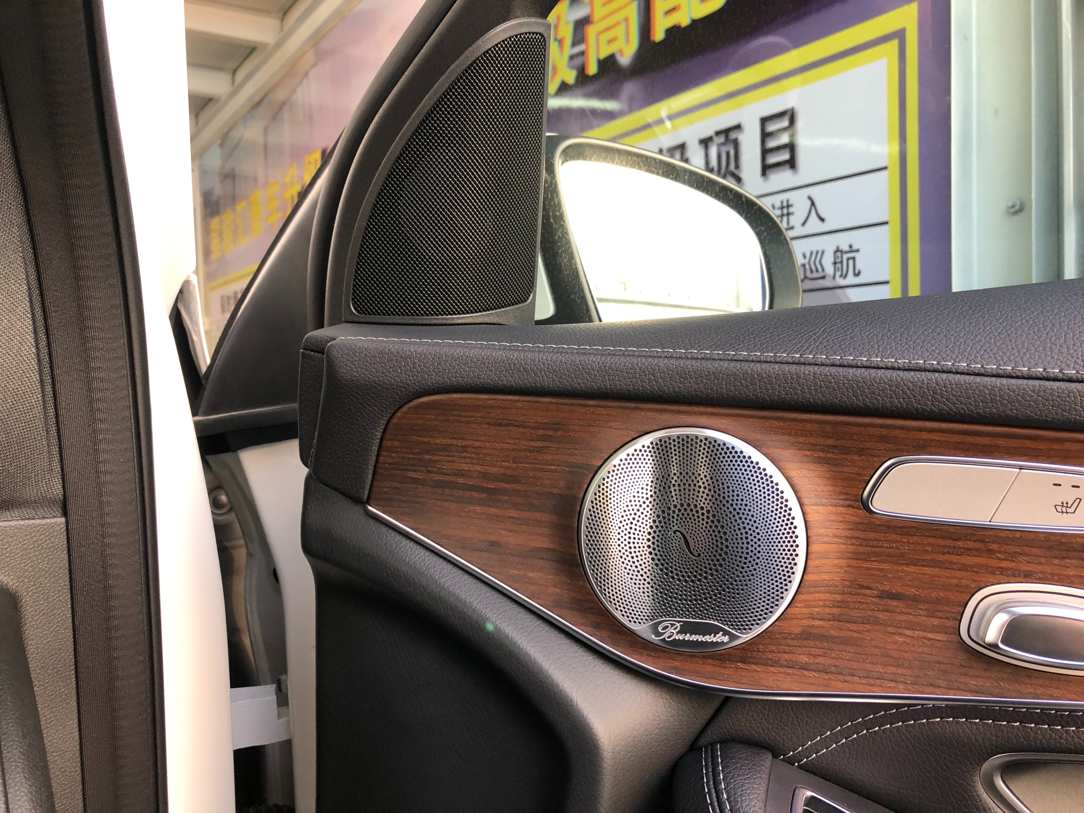 奔驰21款glc300l柏林之声音响效果,22款奔驰glc升级柏林之声