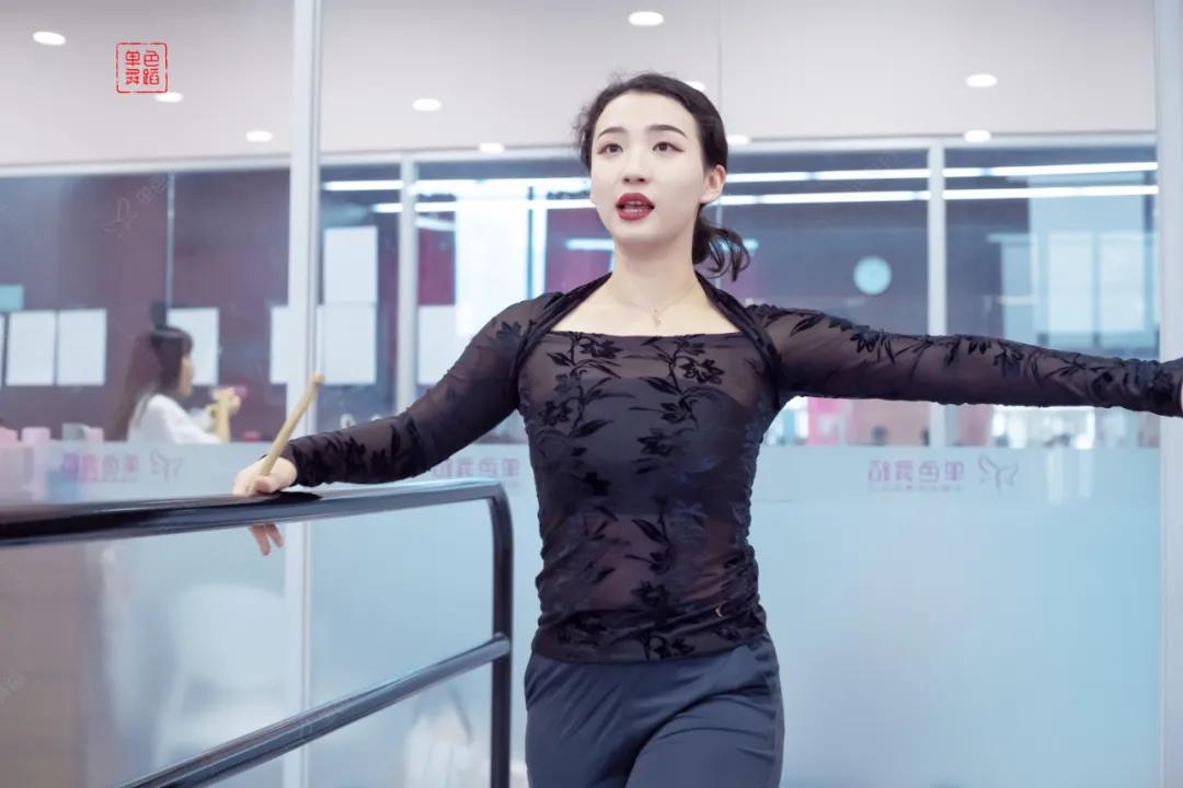 成人舞蹈零基础学什么舞蹈合适,业余舞蹈爱好者如何高效学舞