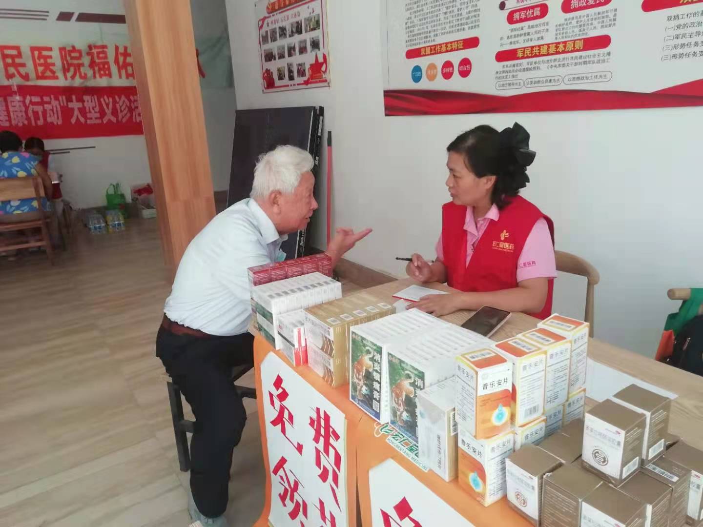 市三院联合宏仁堂“服务百姓健康行动”走进淄川龙泉镇龙二村义诊