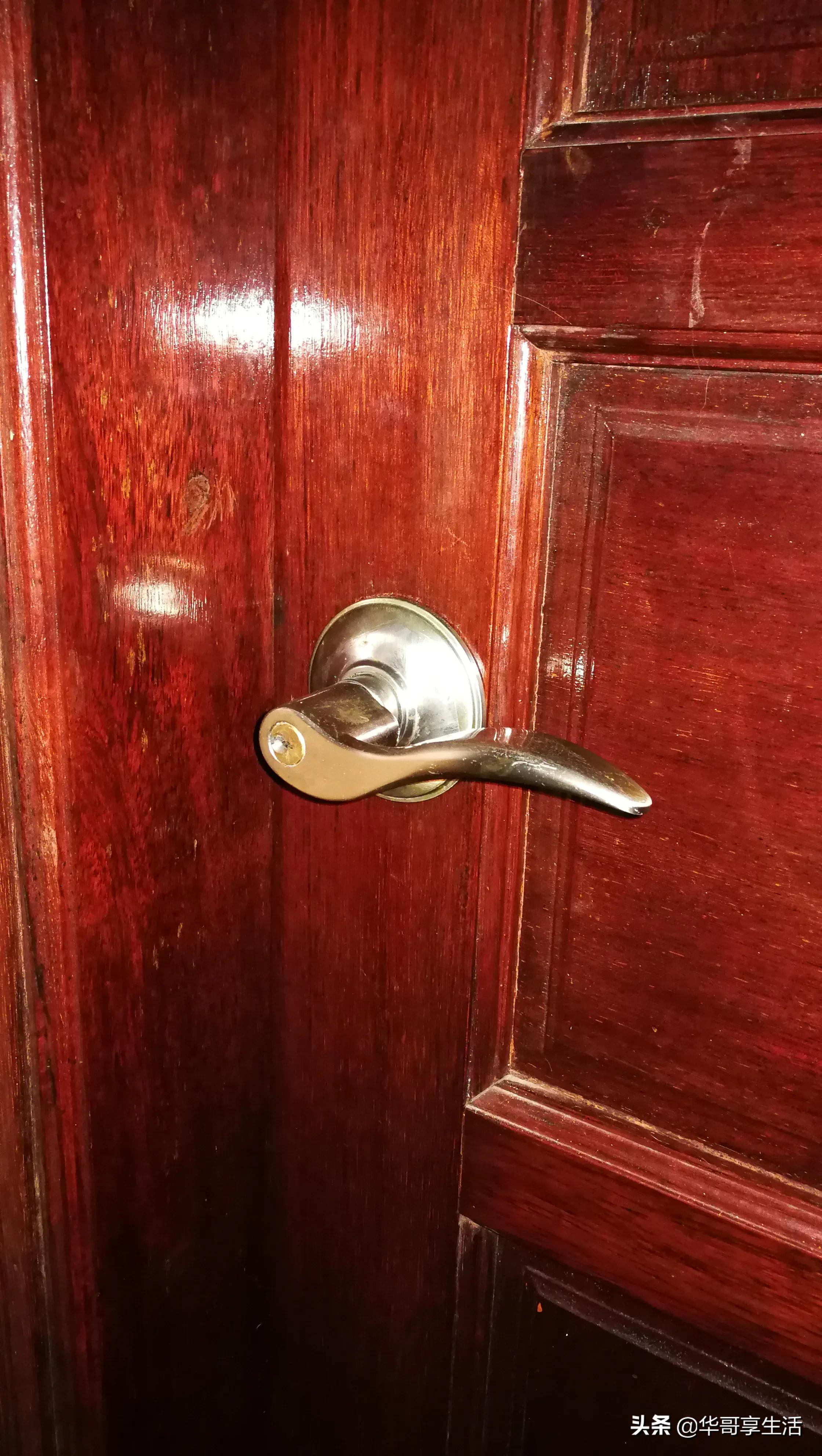 小长假居家被人开锁一秒钟，收费80元