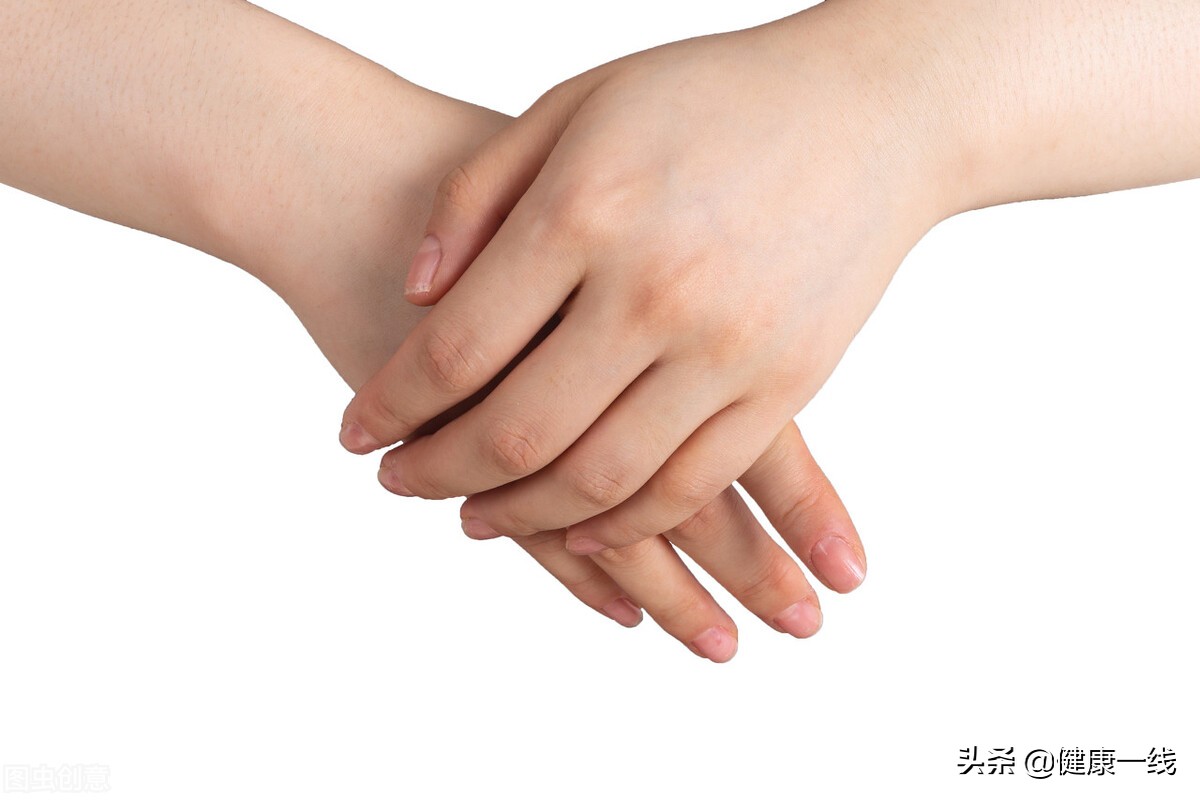 啃指甲手指起倒刺怎么回事,咬指甲手指头有倒刺怎么办