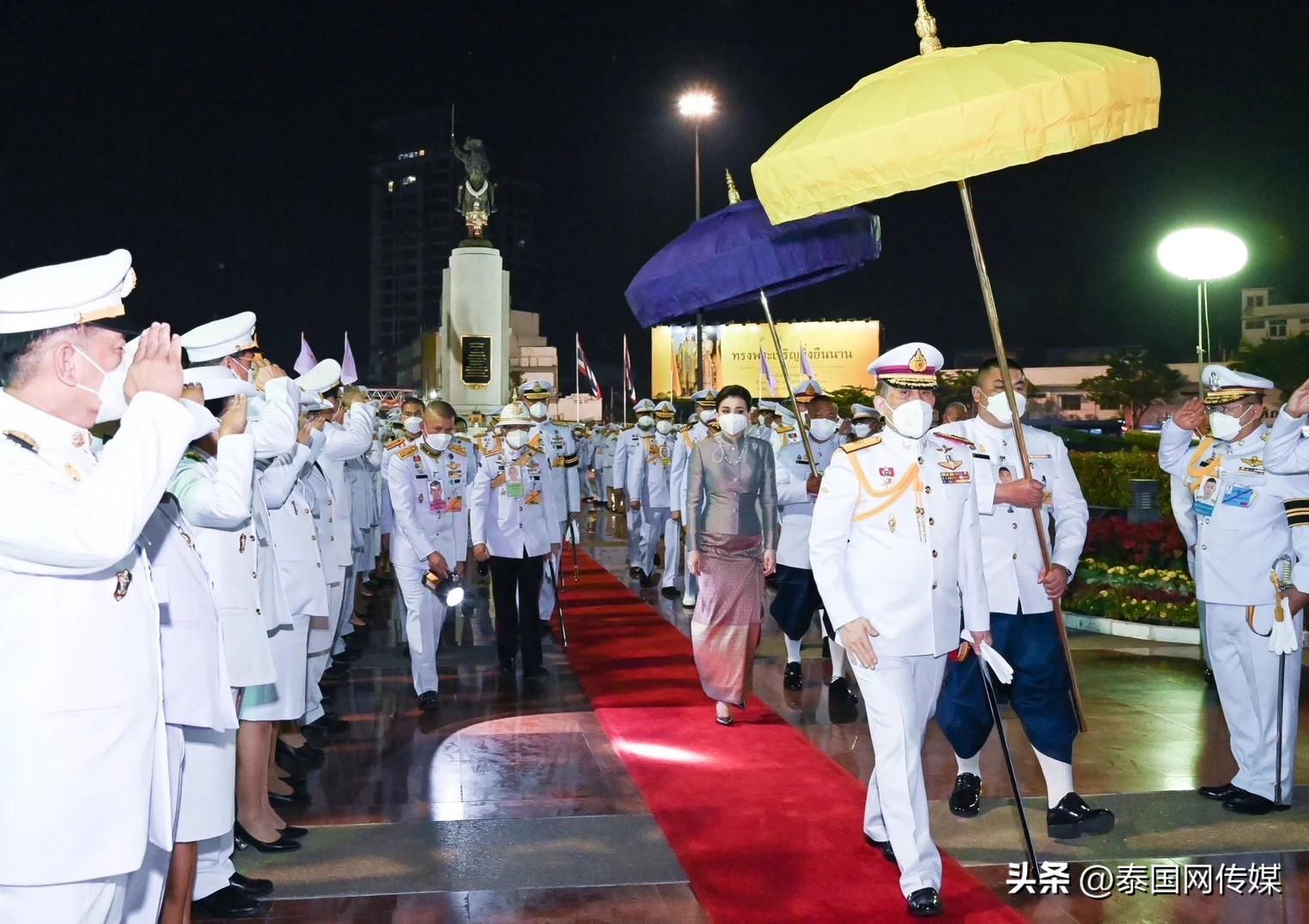 泰国国王出席英国国王登基典礼,泰国国王王后出席活动