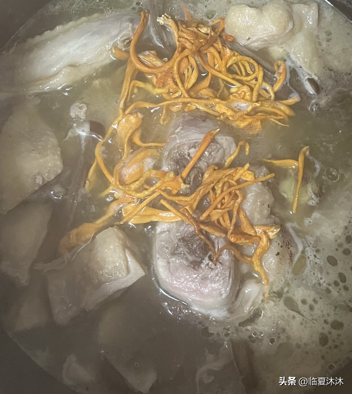 竹荪羊肚菌鹿茸菇炖鸡,鹿茸菌菇竹荪鸡汤的做法