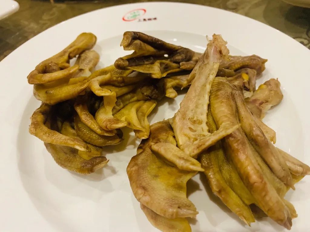 风靡一时的贵价咖啡厅，怎么“沦落”到卖盖浇饭了