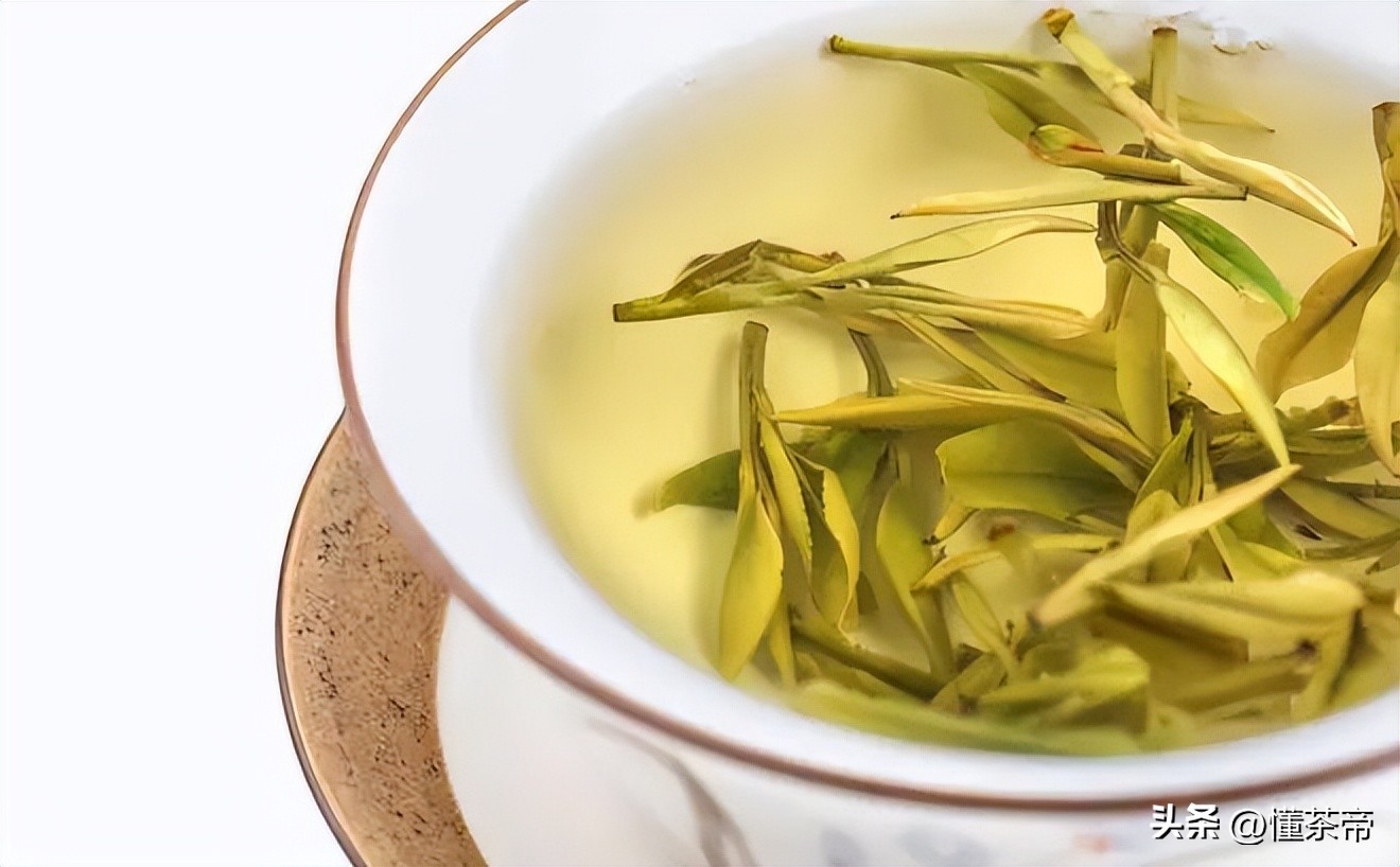 喝了过期的绿茶对身体有啥危害,绿茶过期了还能不能喝要不要扔掉