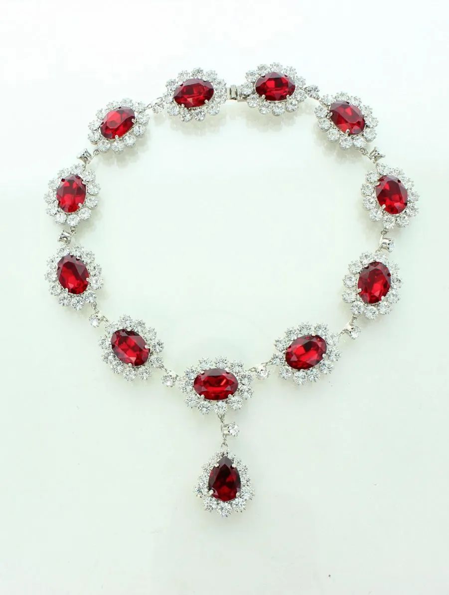 羡慕英王室“传家宝”数不胜数？学会这几招，你的珠宝盒也能常戴常新