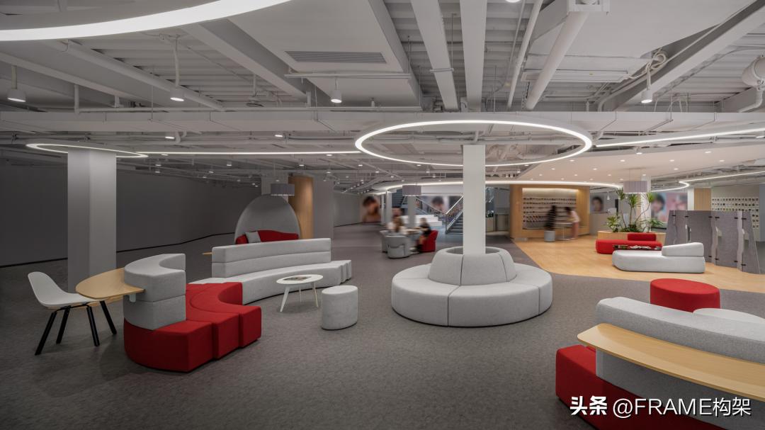 完美日记线下体验店的定位,完美日记旗舰店设计方案点评