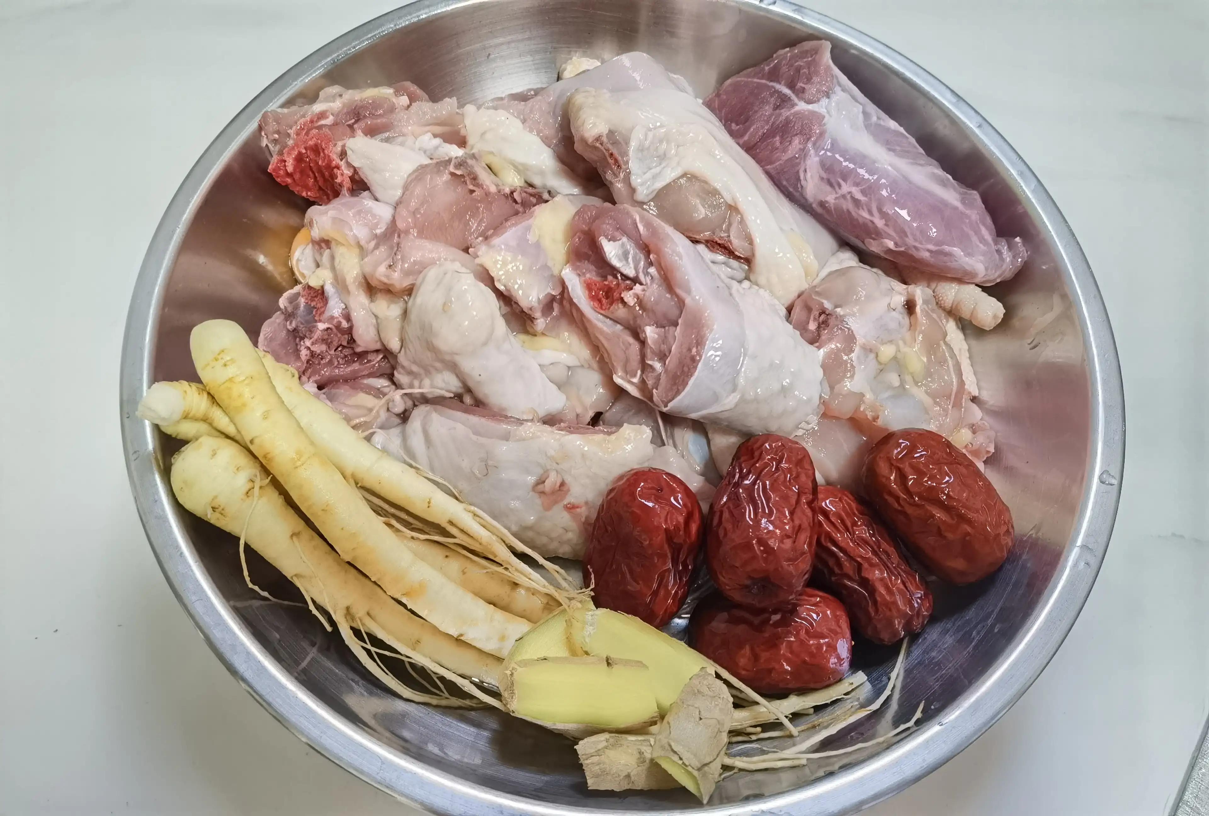 白鸽炖鲜人参补气血,鲜人参煲老鸡