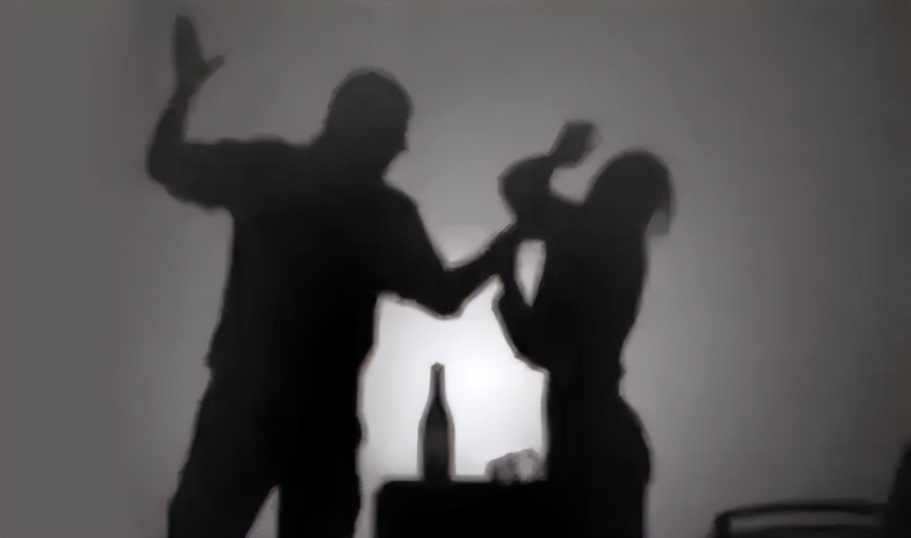 印尼女子失踪10年母亲连续做梦,女儿失踪数月母亲做梦