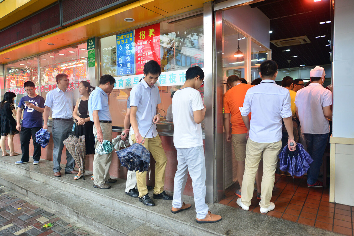 小伙开小吃店赚千万,山东小伙赚125万