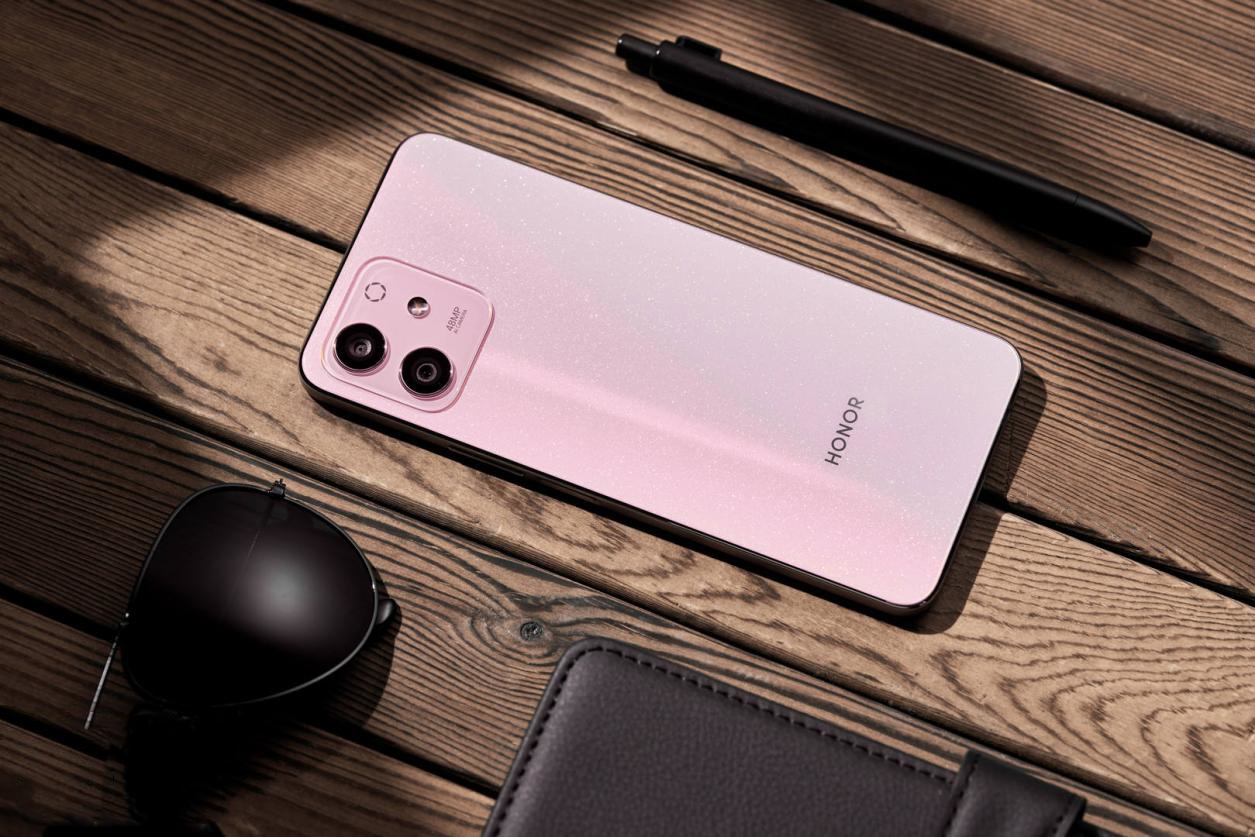 荣耀6.8英寸手机新品,荣耀新机上线1599元起拍照很惊喜