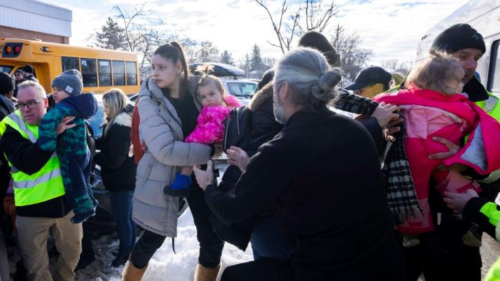 多人惨死!BC市中心购物城爆斧头砍人!狂徒车撞托儿所